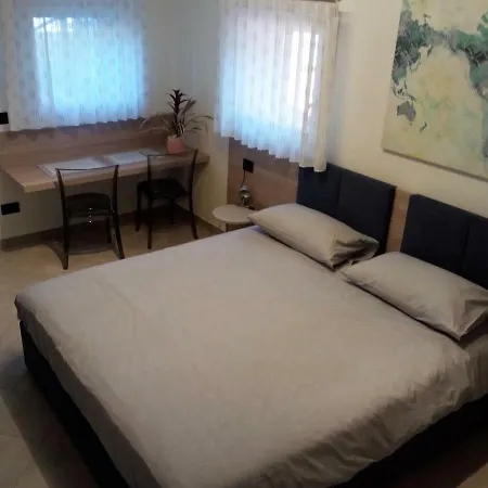 Salvia E Timo بورسو ديل جرابا